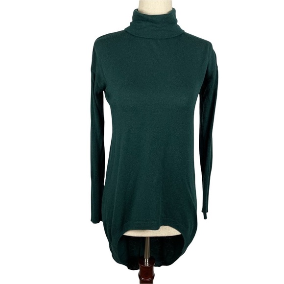 Jennifer Lopez Green High/Low Turtle Neck Sweater - Picture 1 of 6